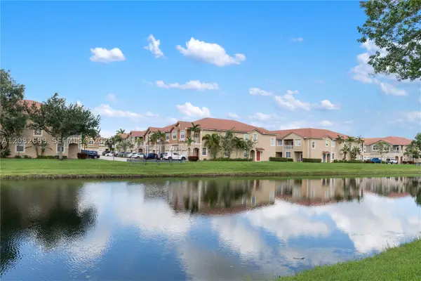 5741 Isles Cir, Tamarac, FL 33321
