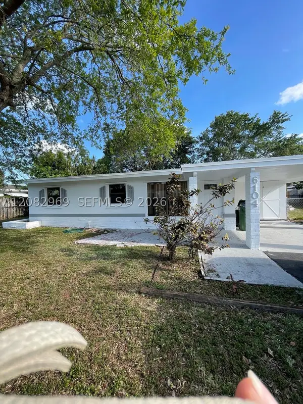 6104 NW 10th St, Margate, FL 33063