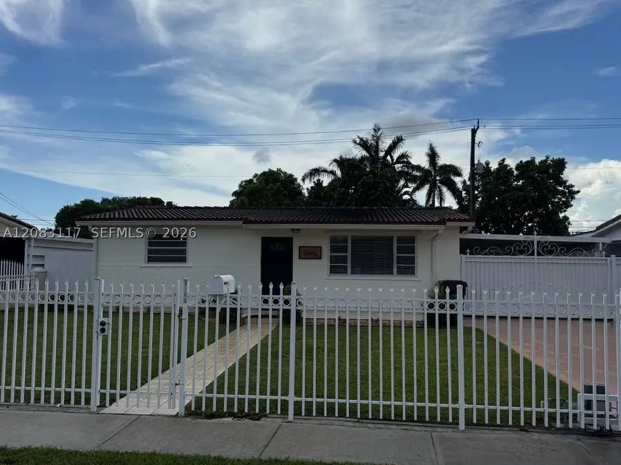 1160 W 33rd Pl, Hialeah, FL 33012 - #2