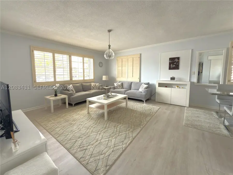 2340 NE 9th St #210, Fort Lauderdale, FL 33304 - #2