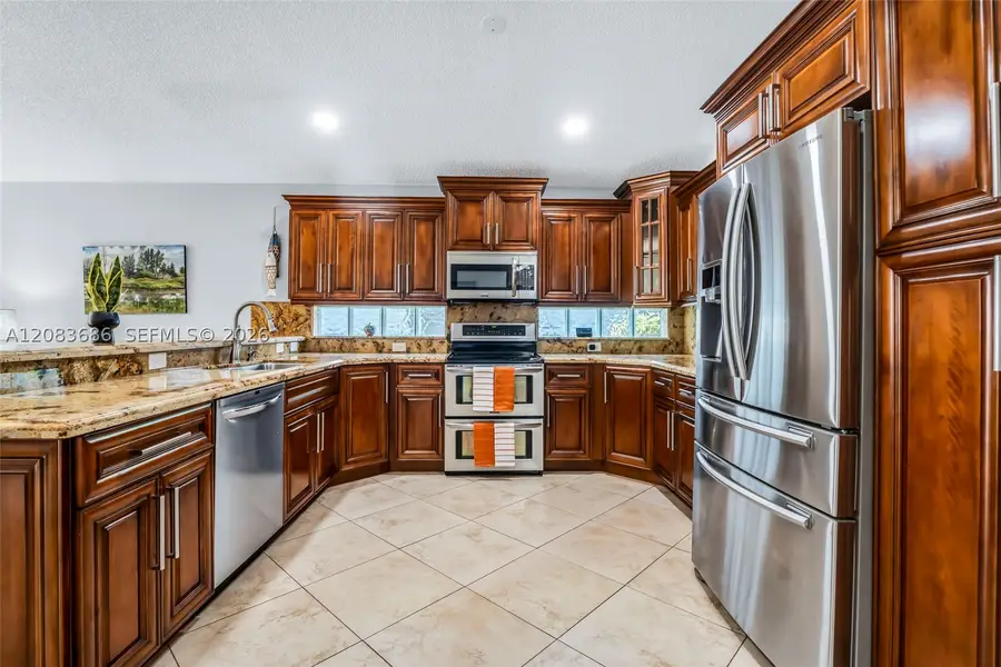 1387 SW 181st Ave, Pembroke Pines, FL 33029 - #2