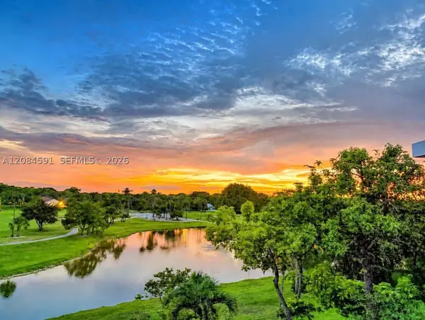 3980 Oaks Clubhouse Dr #409, Pompano Beach, FL 33069