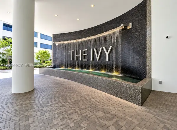 90 SW 3rd St #1403, Miami, FL 33130