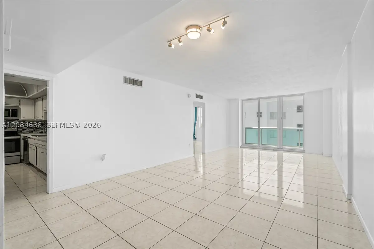 5001 Collins Ave #5E, Miami Beach, FL 33140 - #1