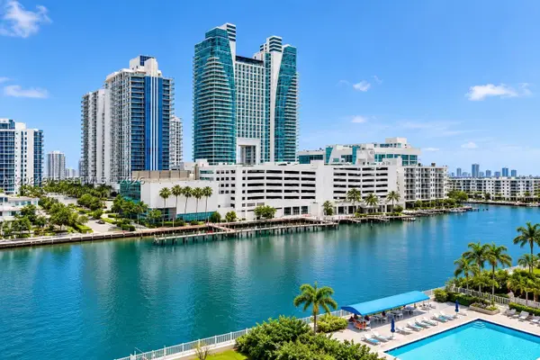 600 Parkview Dr #1018, Hallandale Beach, FL 33009