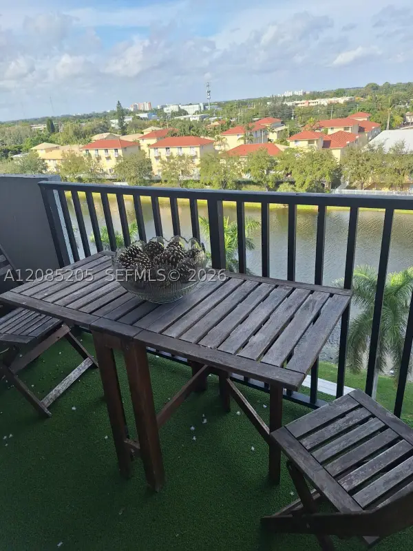 2075 NE 164th St #816, North Miami Beach, FL 33162