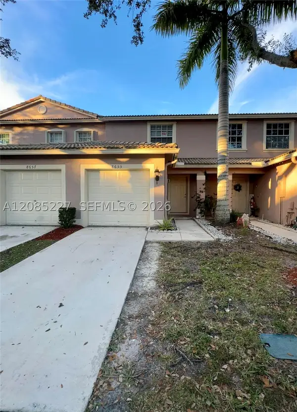 8655 N Southgate Shores Cir, Tamarac, FL 33321