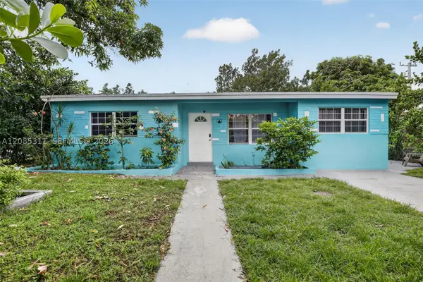 6238 Hayes St, Hollywood, FL 33024