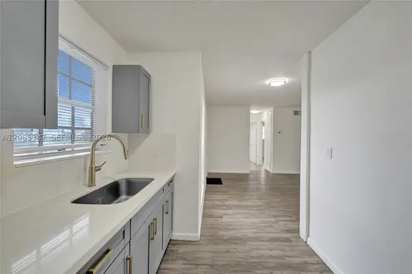 3751 NW 25th St, Lauderdale Lakes, FL 33311