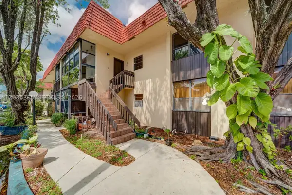 780 NE 199th St #206E, North Miami Beach, FL 33179