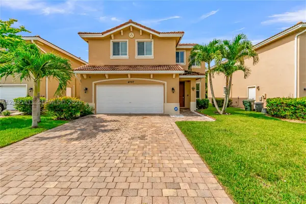 4707 Foxtail Palm Ct, Green Acres, FL 33463