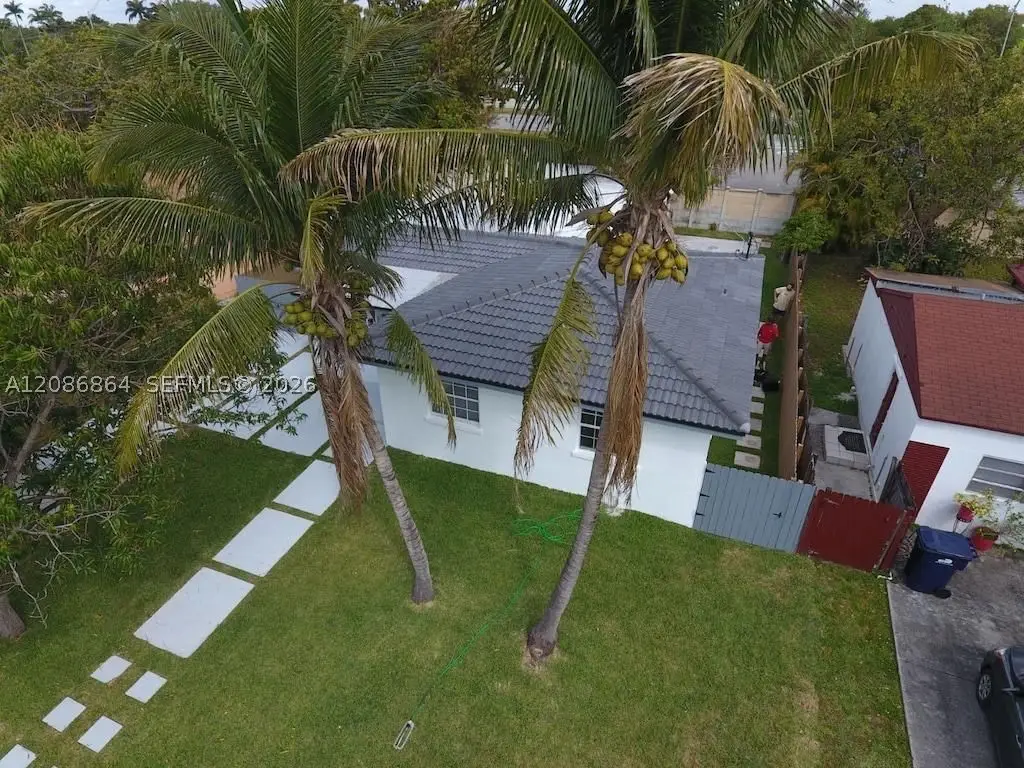 2375 NE 185th St, Miami, FL 33180 - #1
