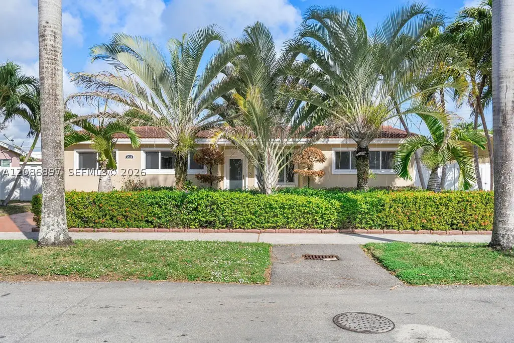 2475 NE 214th St, Aventura, FL 33180 - #1