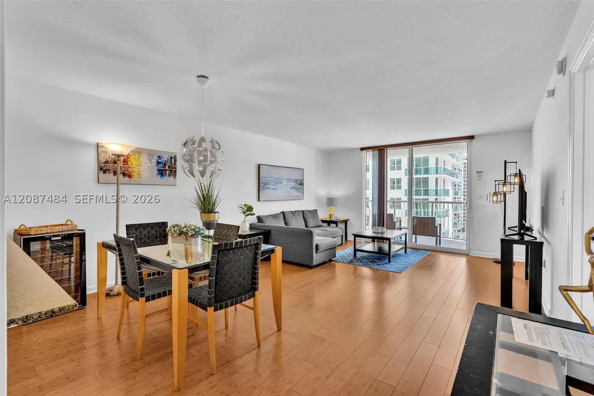 1200 Brickell Bay Dr #2119, Miami, FL 33131 - #1