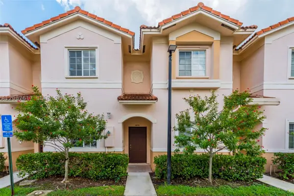 8870 N Isles Cir, Tamarac, FL 33321