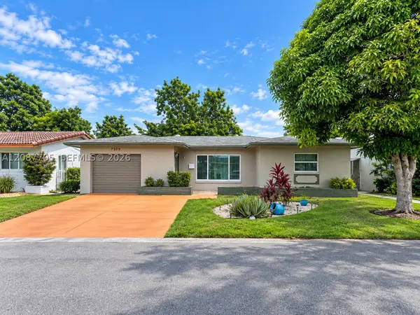 7303 NW 59th St, Tamarac, FL 33321