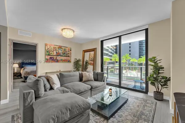 45 SW 9th St #1002, Miami, FL 33130