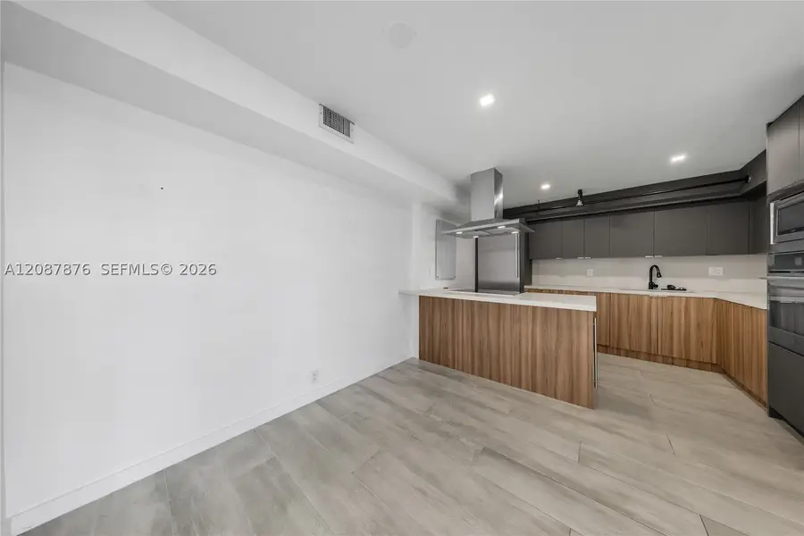 1000 Quayside Ter #903, Miami, FL 33138 - #2