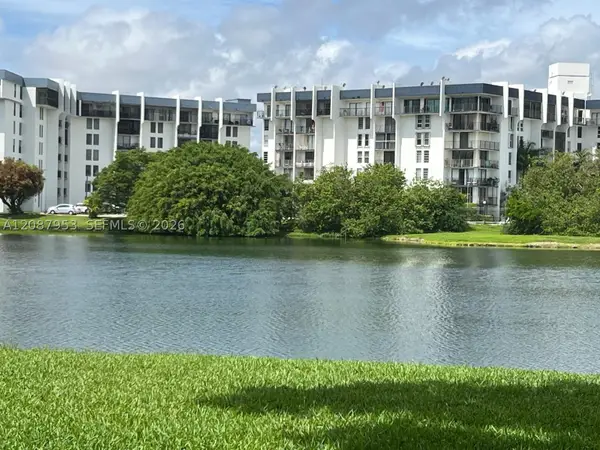 9682 Fontainebleau Blvd #207, Miami, FL 33172