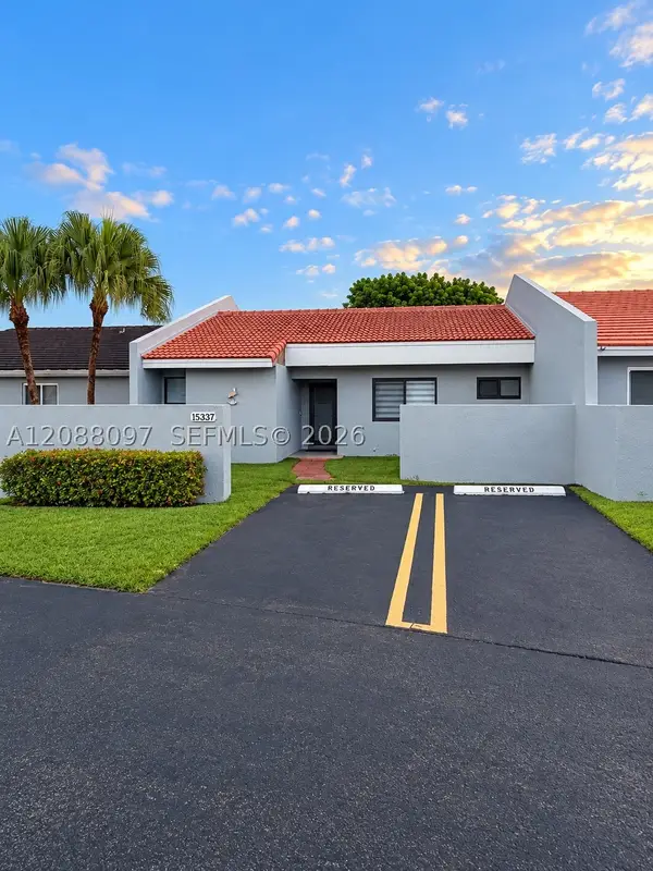 15337 SW 80th Ln, Miami, FL 33193