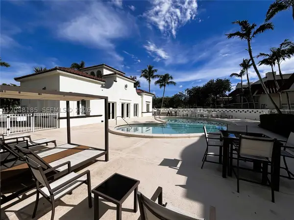 6703 N Kendall Dr #405, Pinecrest, FL 33156