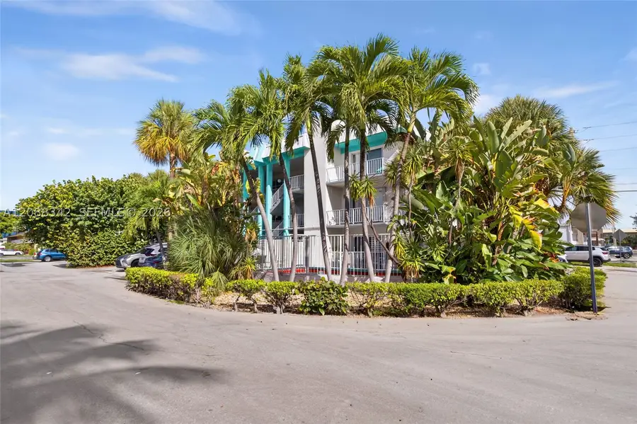 2715 NE 49th St #103, Fort Lauderdale, FL 33308 - #3