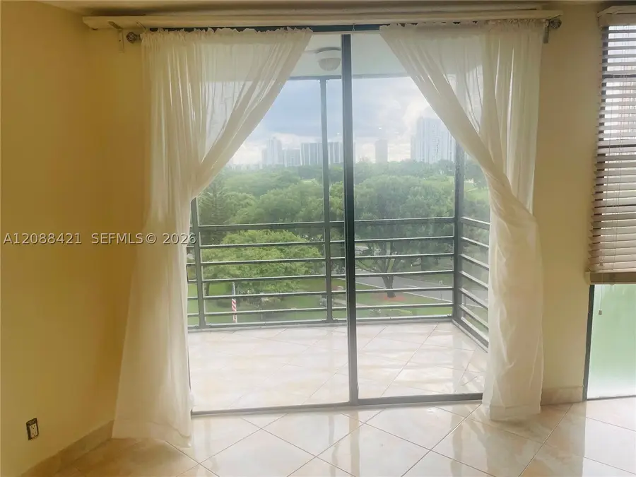 20400 W Country Club Dr #711, Aventura, FL 33180 - #2