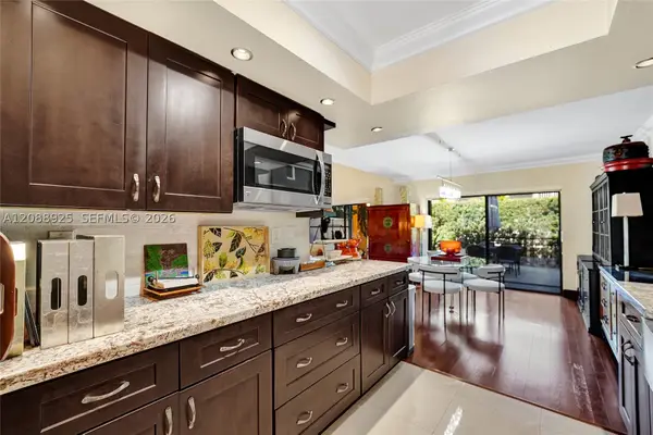 403 Dunwoody Ln #38, Hollywood, FL 33021