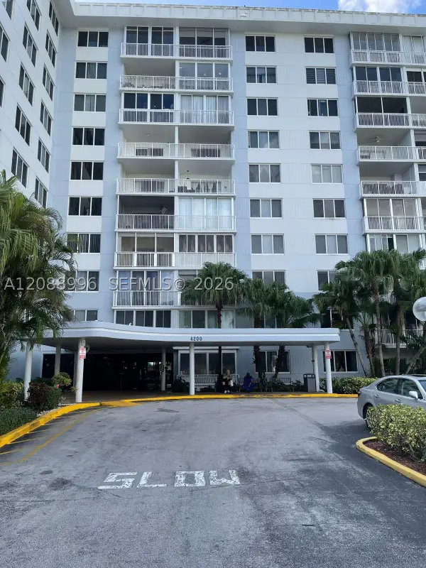 4200 Hillcrest Dr #401, Hollywood, FL 33021