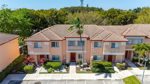 816 NW 208th Way, Pembroke Pines, FL 33029