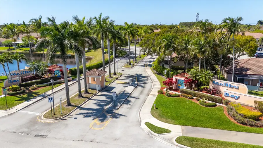 816 NW 208th Way, Pembroke Pines, FL 33029 - #3