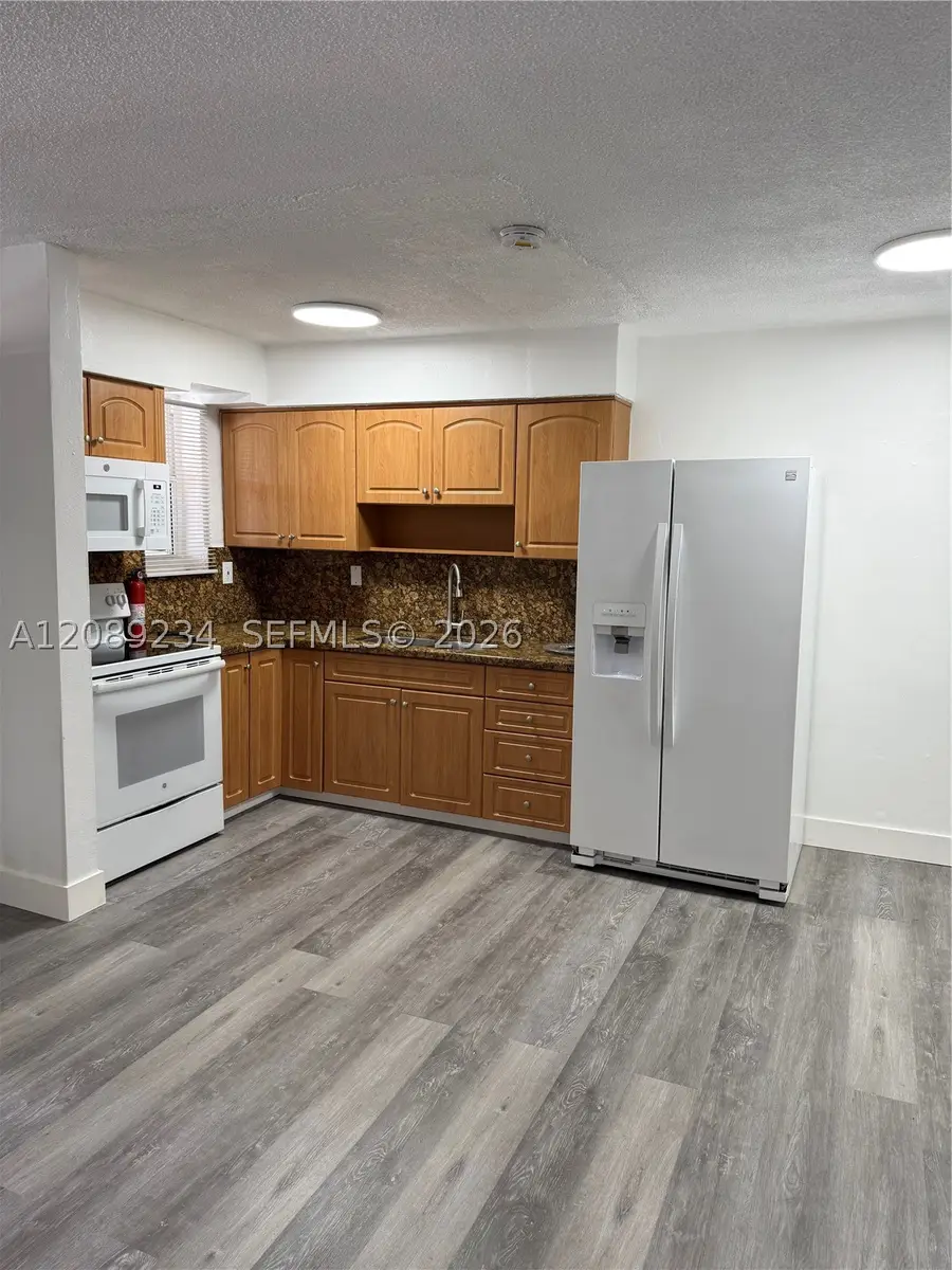 2385 NW 11th St #C31, Miami, FL 33125 - #2