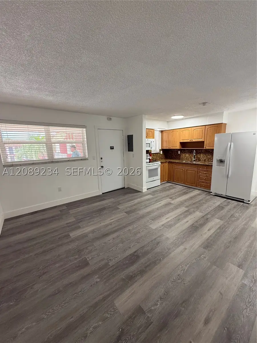 2385 NW 11th St #C31, Miami, FL 33125 - #3