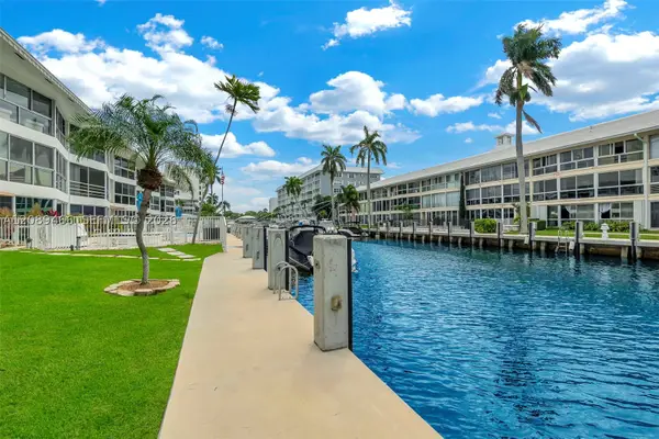 3050 NE 48th Street #208, Fort Lauderdale, FL 33308