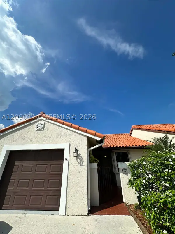 17 Columbia Ct, Deerfield Beach, FL 33442