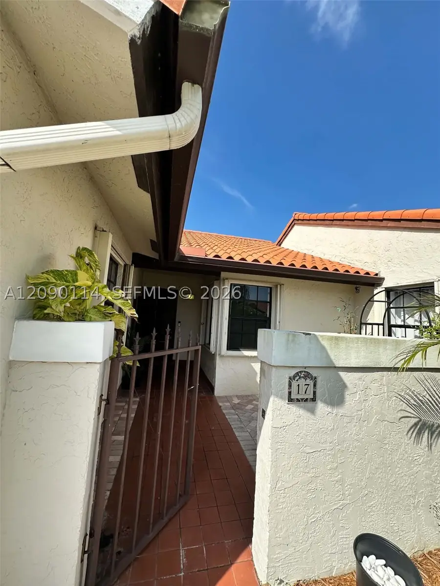 17 Columbia Ct, Deerfield Beach, FL 33442 - #2