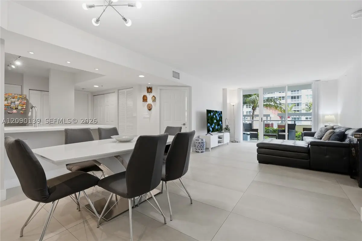 1155 Brickell Bay Dr #704, Miami, FL 33131 - #1