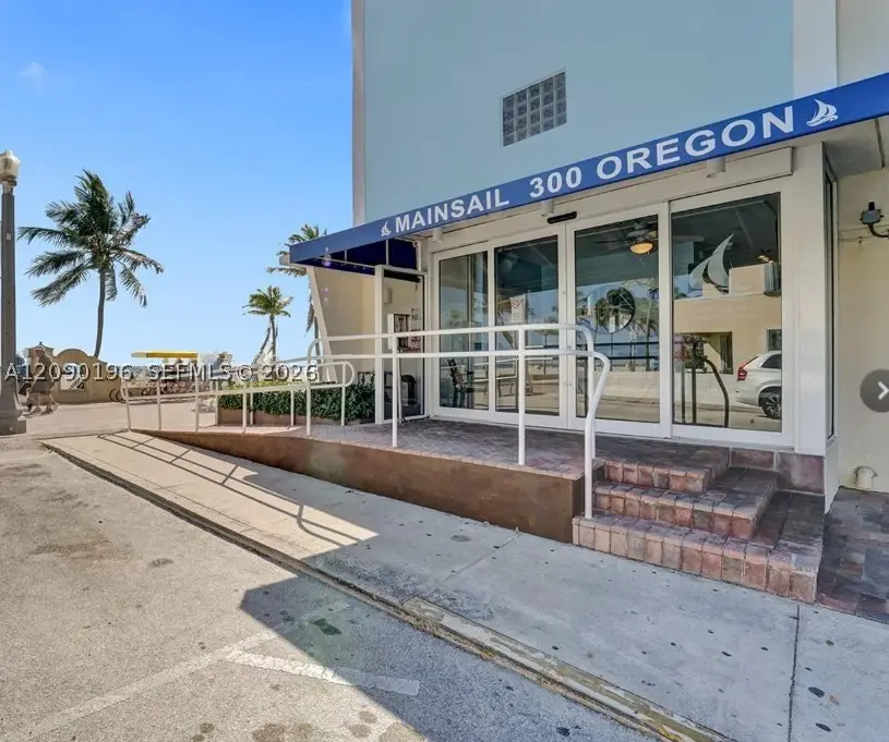 300 Oregon St #204, Hollywood, FL 33019 - #3