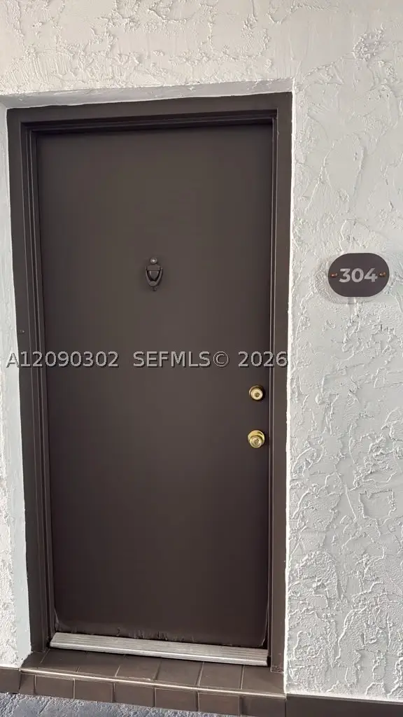 5221 Geneva Way #304, Doral, FL 33166