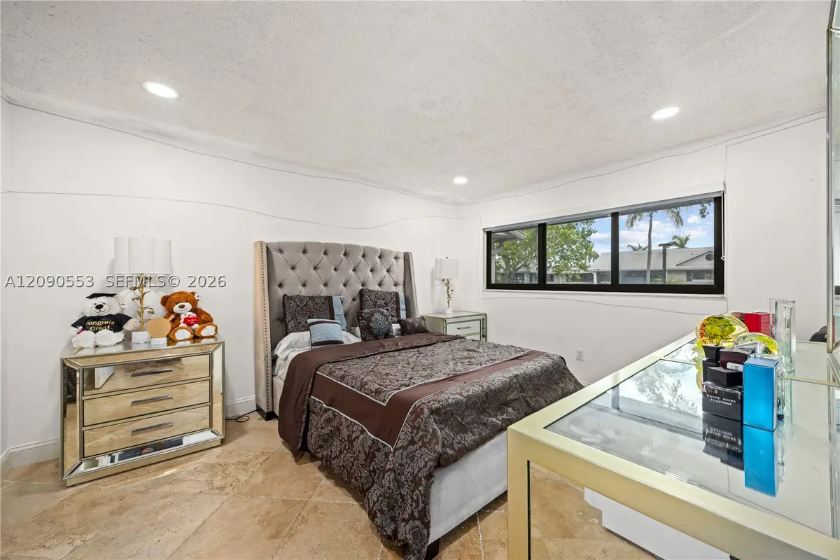 917 NE 199th St #204, Miami, FL 33179 - #1