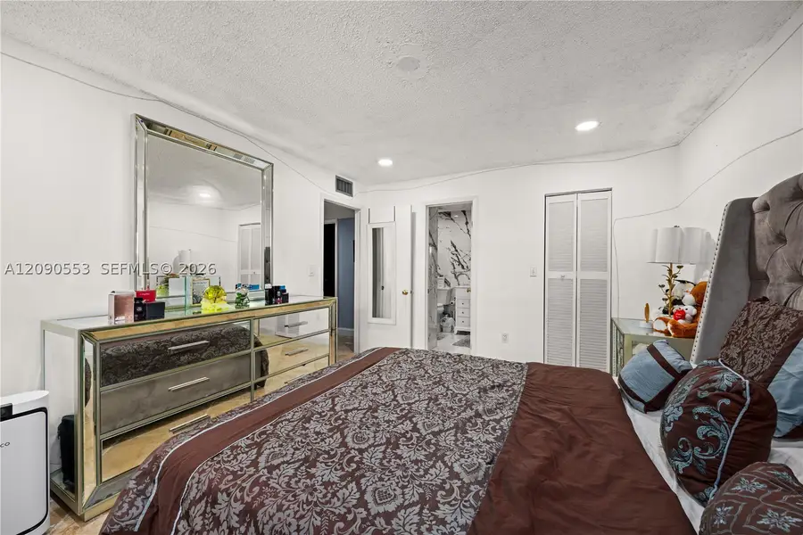 917 NE 199th St #204, Miami, FL 33179 - #3