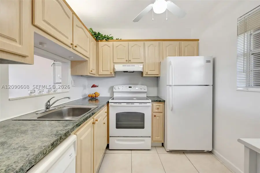 5002 NW 35th St #306, Lauderdale Lakes, FL 33319 - #3