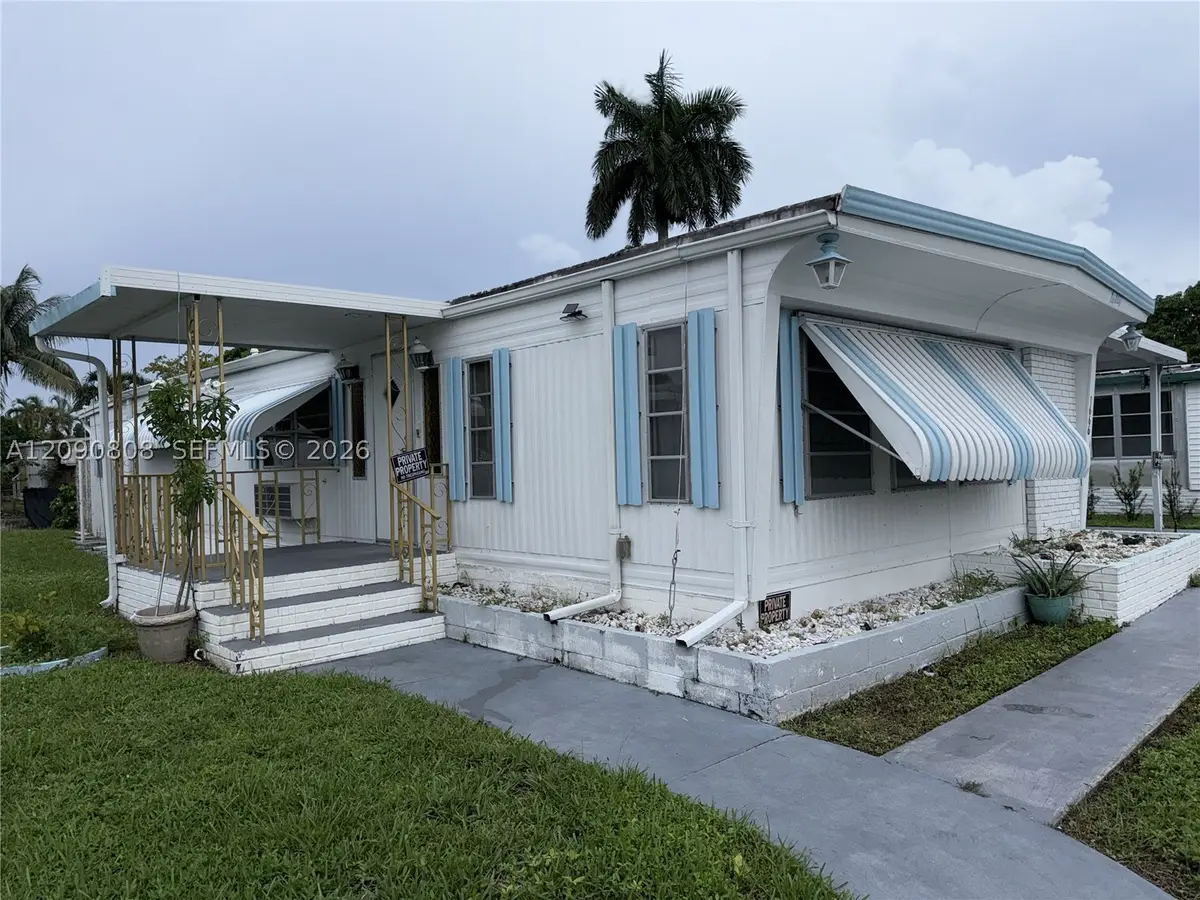 1666 SW 85th Ave, Davie, FL 33324 - #1