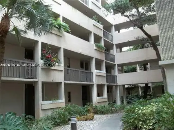 6800 Cypress Rd #411, Plantation, FL 33317