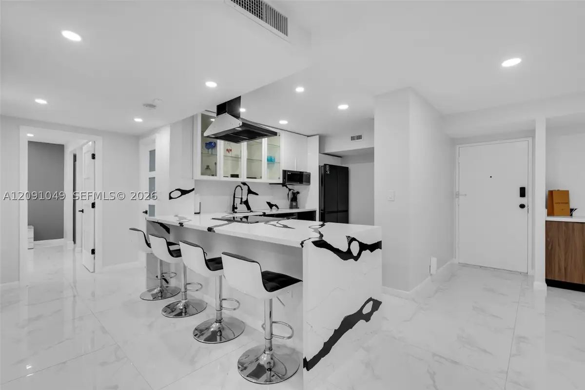 3800 Hillcrest Dr #203, Hollywood, FL 33021 - #1