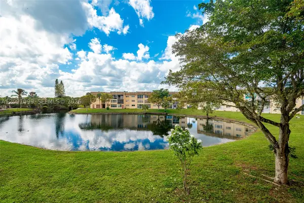 8345 Sunrise Lakes Blvd #210, Sunrise, FL 33322