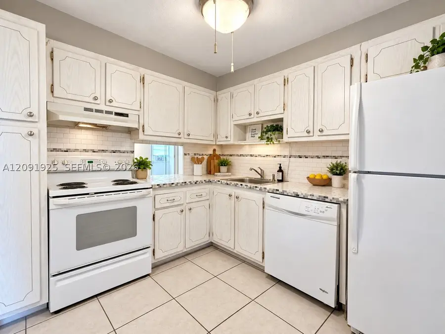 300 Berkley Rd #203, Hollywood, FL 33024 - #3