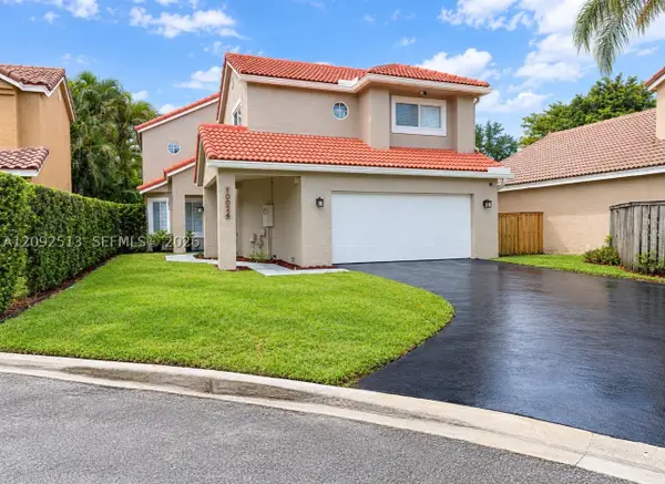 10024 NW 4th St, Plantation, FL 33324