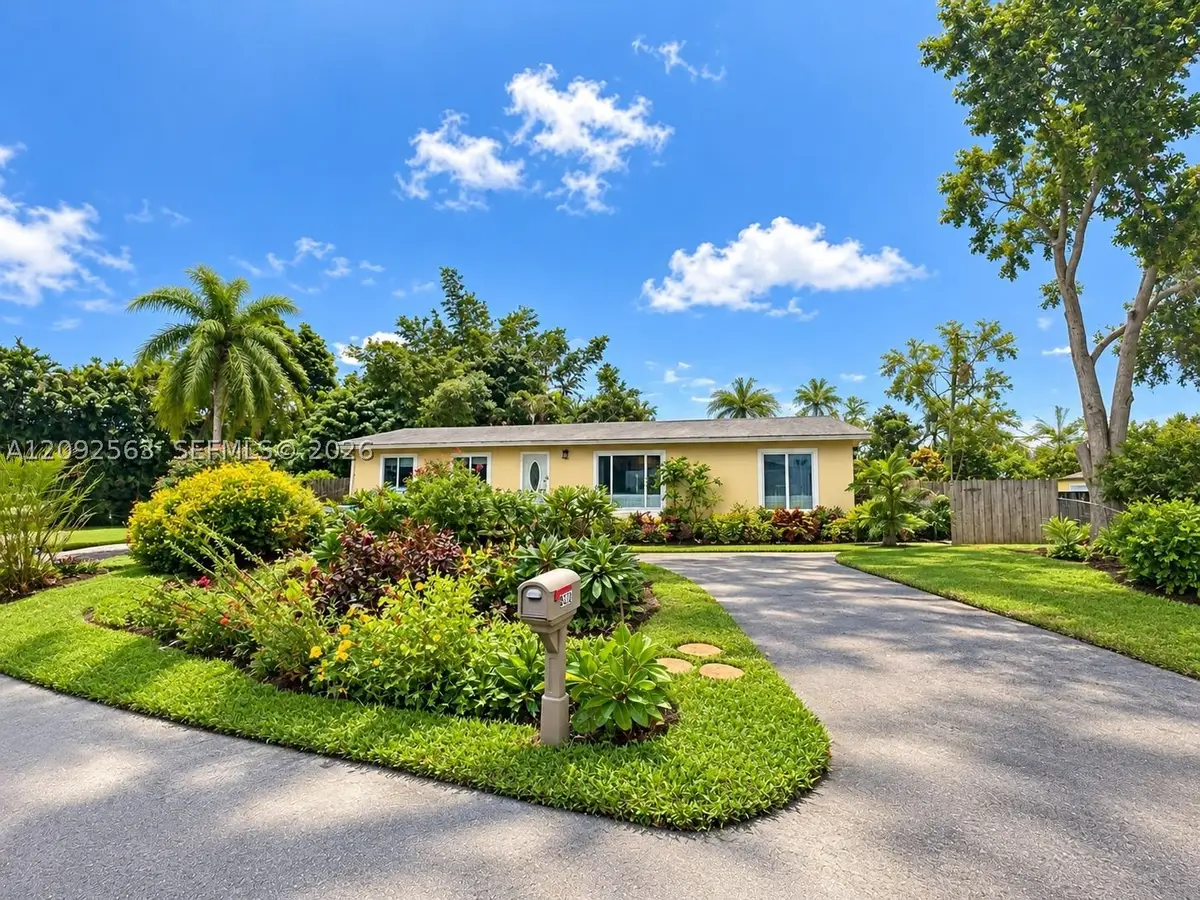 9239 Honeywell Rd, Lake Worth, FL 33467 - #1