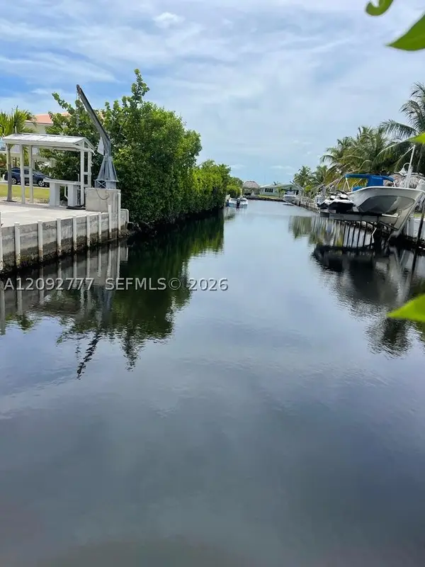 30351 Flamingo Ln, Big Pine, FL 33043